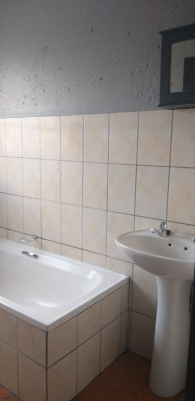 2 Bedroom Property for Sale in Rensburg Gauteng