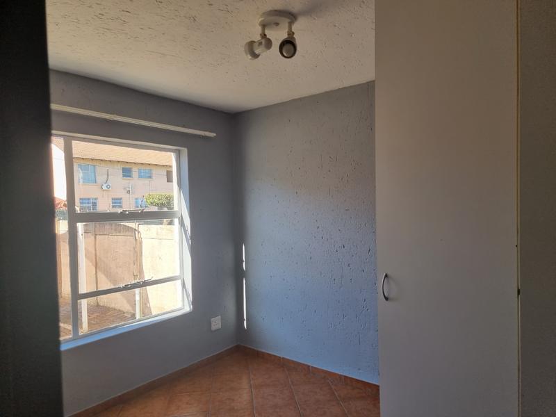 2 Bedroom Property for Sale in Rensburg Gauteng