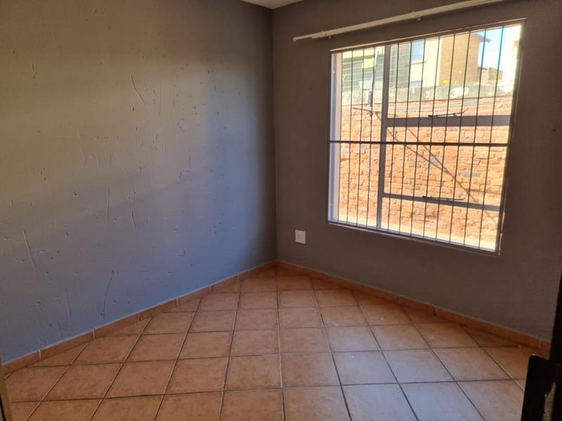 2 Bedroom Property for Sale in Rensburg Gauteng