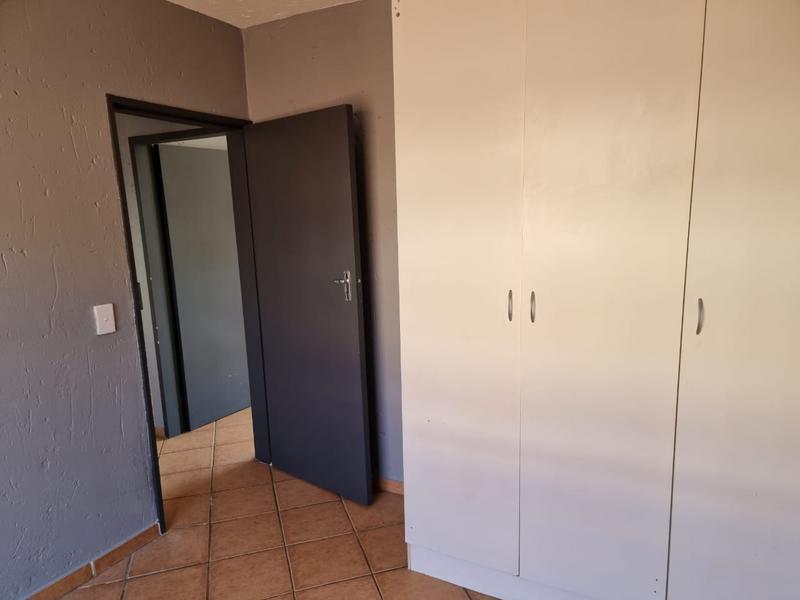 2 Bedroom Property for Sale in Rensburg Gauteng