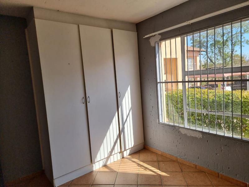 2 Bedroom Property for Sale in Rensburg Gauteng