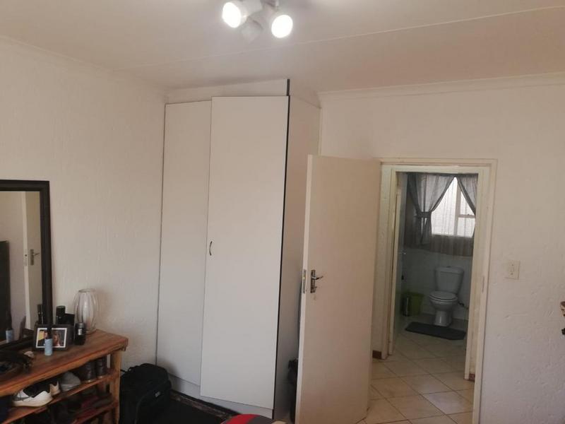 1 Bedroom Property for Sale in Rensburg Gauteng