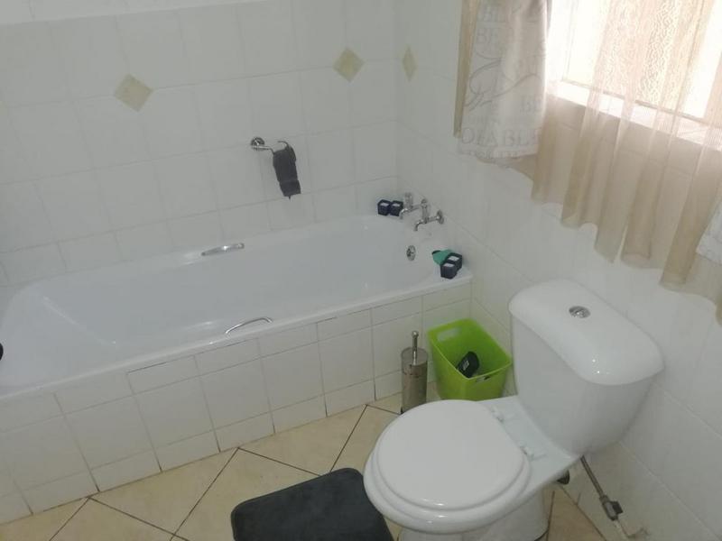 1 Bedroom Property for Sale in Rensburg Gauteng