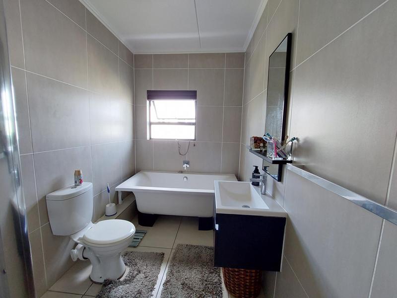 3 Bedroom Property for Sale in Greenstone Hill Gauteng