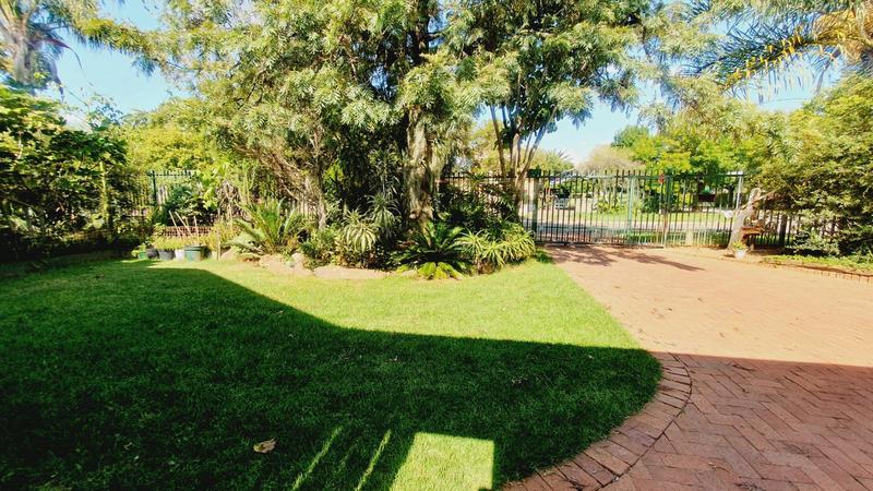 5 Bedroom Property for Sale in Elardus Park Gauteng