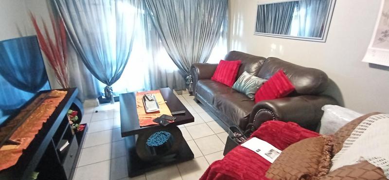 2 Bedroom Property for Sale in La Montagne Gauteng