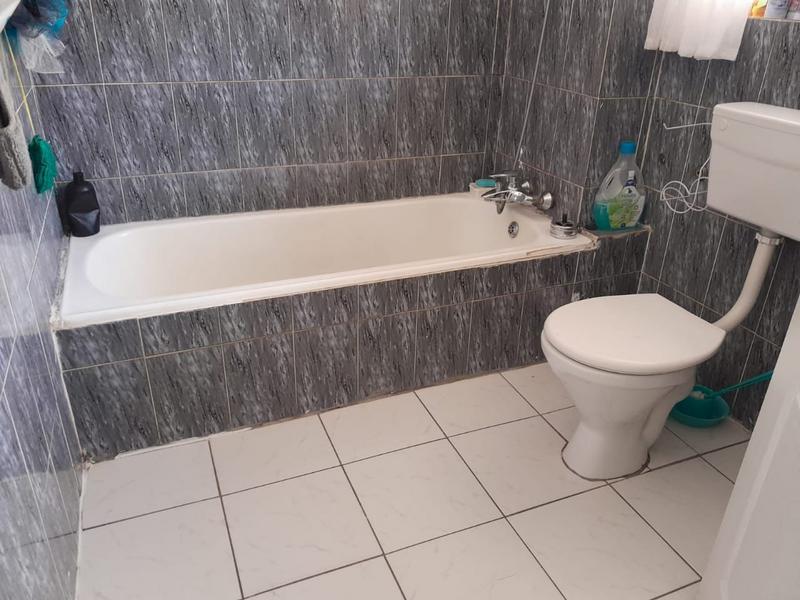 2 Bedroom Property for Sale in Kew Gauteng