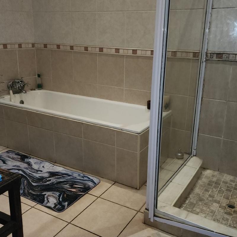 To Let 4 Bedroom Property for Rent in Orange Grove Gauteng