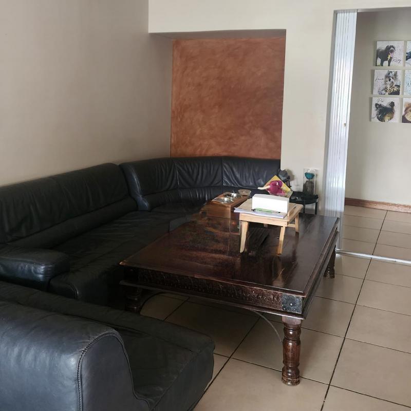 To Let 4 Bedroom Property for Rent in Orange Grove Gauteng