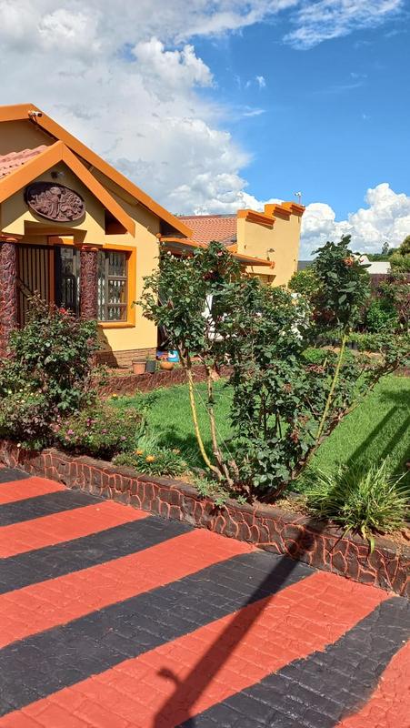 4 Bedroom Property for Sale in Lenasia Gauteng