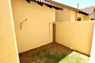 2 Bedroom Property for Sale in Noordwyk Gauteng