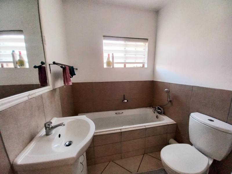 2 Bedroom Property for Sale in Noordwyk Gauteng