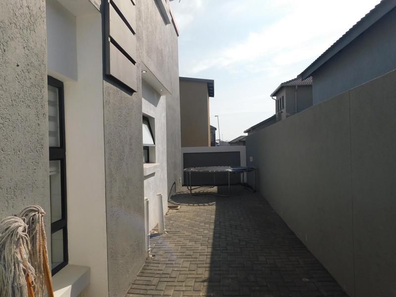 5 Bedroom Property for Sale in Roodeplaat Gauteng