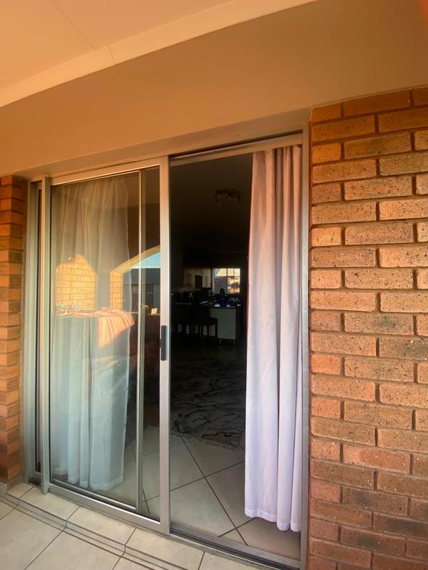 2 Bedroom Property for Sale in Monavoni Gauteng