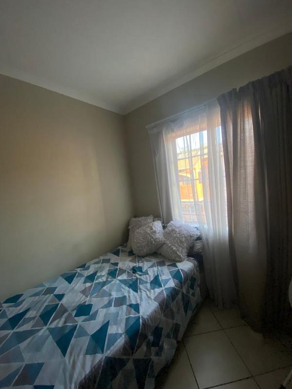 2 Bedroom Property for Sale in Monavoni Gauteng