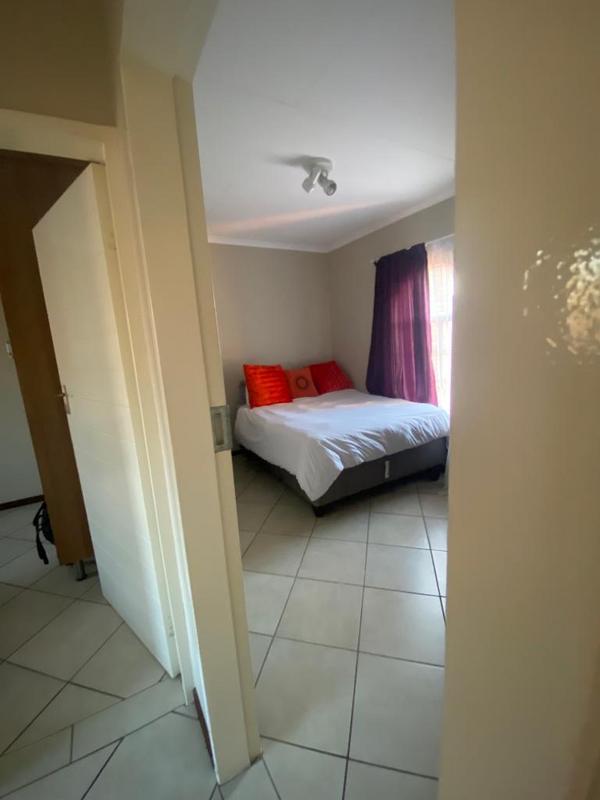 2 Bedroom Property for Sale in Monavoni Gauteng