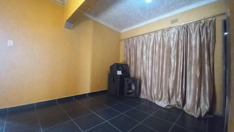 2 Bedroom Property for Sale in Tembisa Gauteng