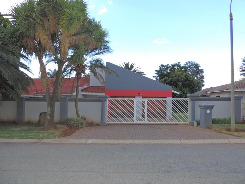 4 Bedroom Property for Sale in Birch Acres Gauteng