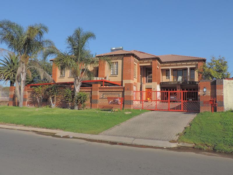 13 Bedroom Property for Sale in Birch Acres Gauteng