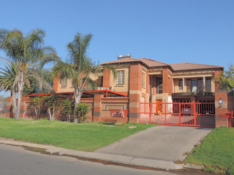 13 Bedroom Property for Sale in Birch Acres Gauteng