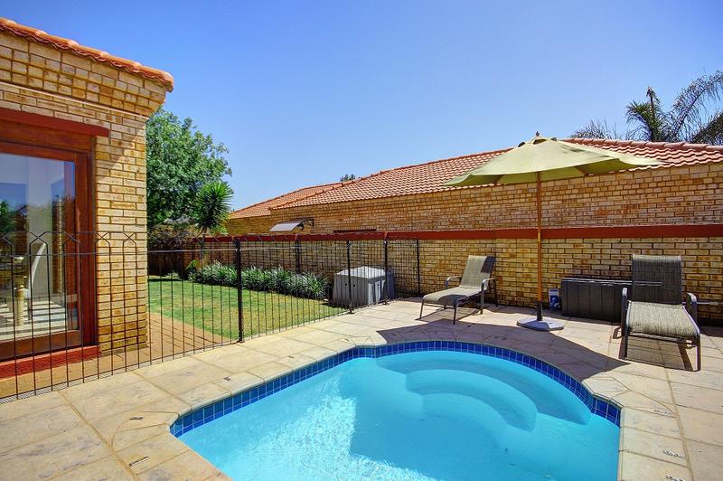 3 Bedroom Property for Sale in Pinehaven Gauteng