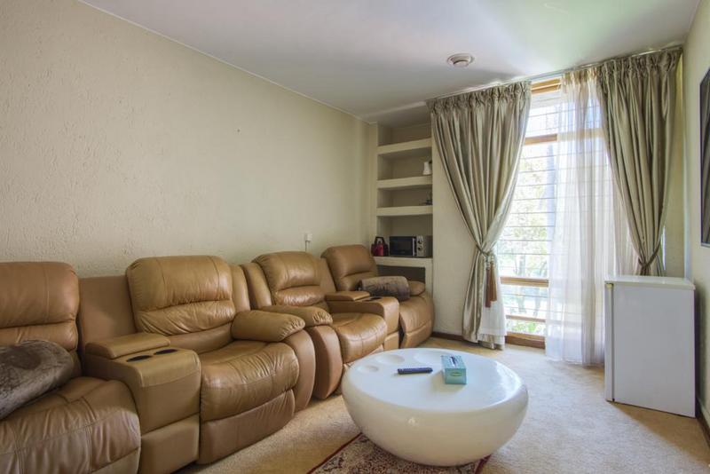 5 Bedroom Property for Sale in Victory Park Gauteng