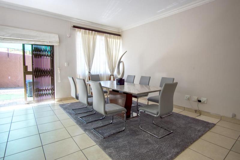 5 Bedroom Property for Sale in Victory Park Gauteng