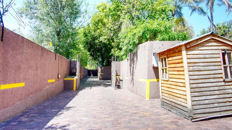 5 Bedroom Property for Sale in Victory Park Gauteng