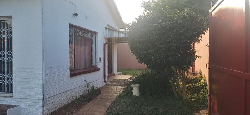 6 Bedroom Property for Sale in Westdene Gauteng