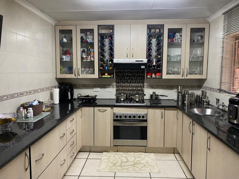 3 Bedroom Property for Sale in Heuweloord Gauteng