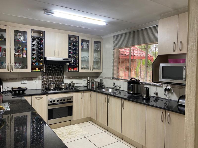 3 Bedroom Property for Sale in Heuweloord Gauteng