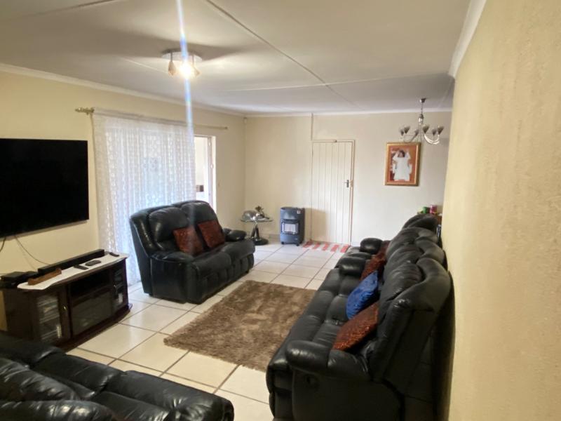 3 Bedroom Property for Sale in Heuweloord Gauteng