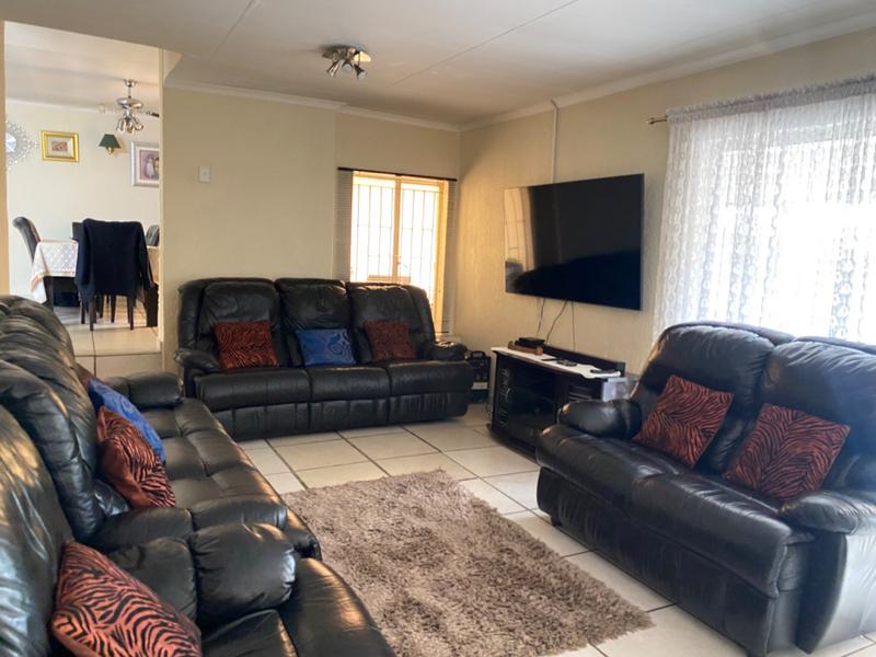 3 Bedroom Property for Sale in Heuweloord Gauteng