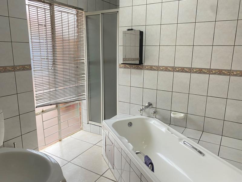 3 Bedroom Property for Sale in Heuweloord Gauteng