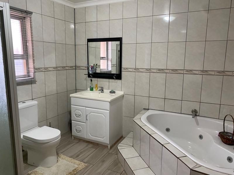 3 Bedroom Property for Sale in Heuweloord Gauteng