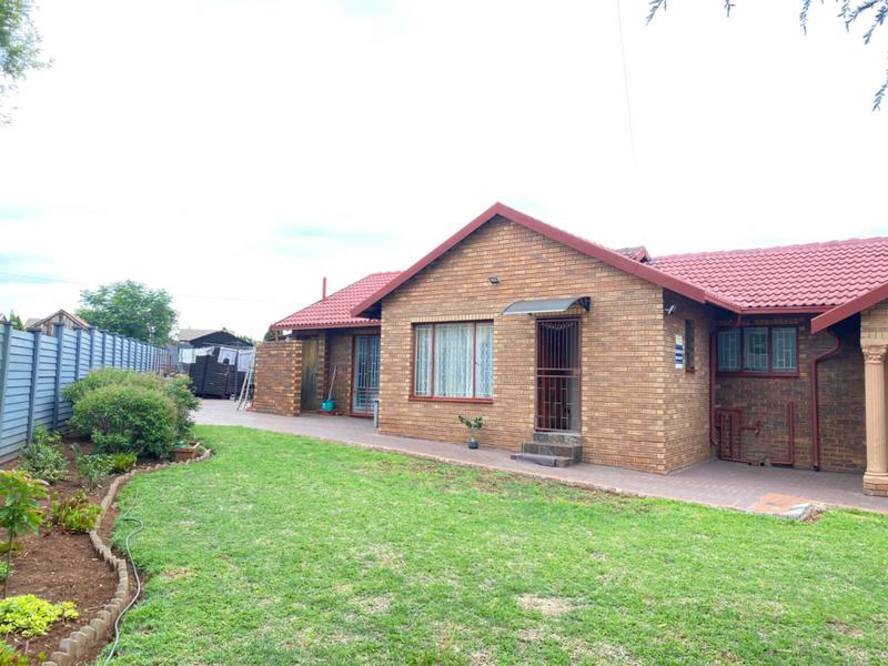 3 Bedroom Property for Sale in Heuweloord Gauteng