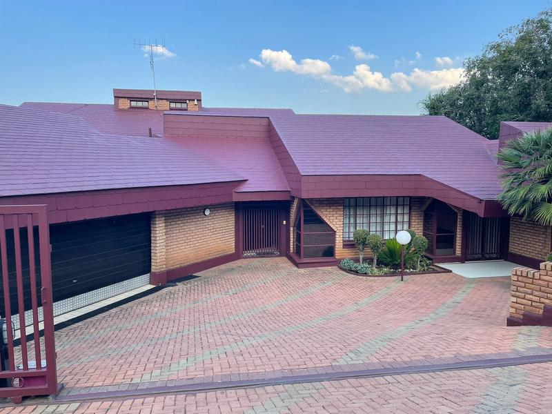 6 Bedroom Property for Sale in Laudium Gauteng