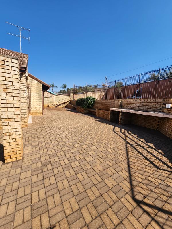 4 Bedroom Property for Sale in Laudium Gauteng