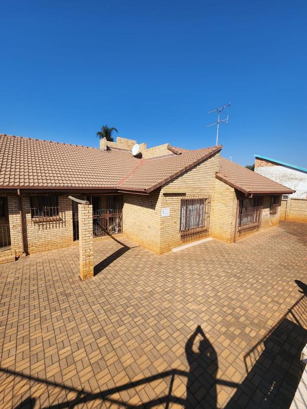4 Bedroom Property for Sale in Laudium Gauteng