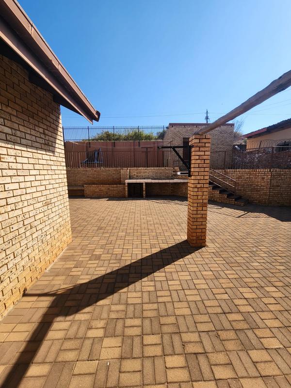 4 Bedroom Property for Sale in Laudium Gauteng