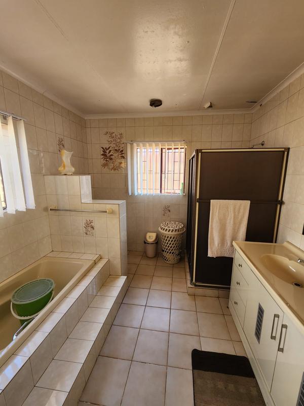 4 Bedroom Property for Sale in Laudium Gauteng