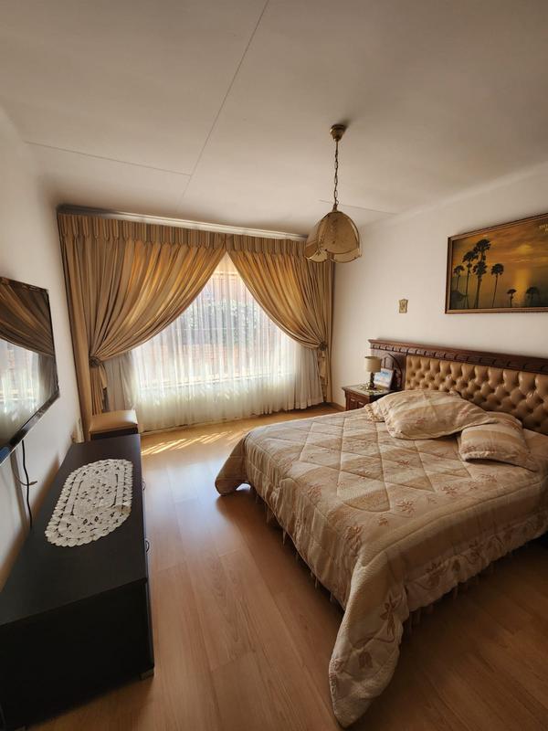 4 Bedroom Property for Sale in Laudium Gauteng