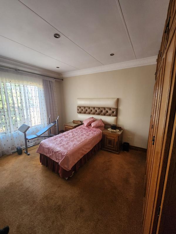 4 Bedroom Property for Sale in Laudium Gauteng