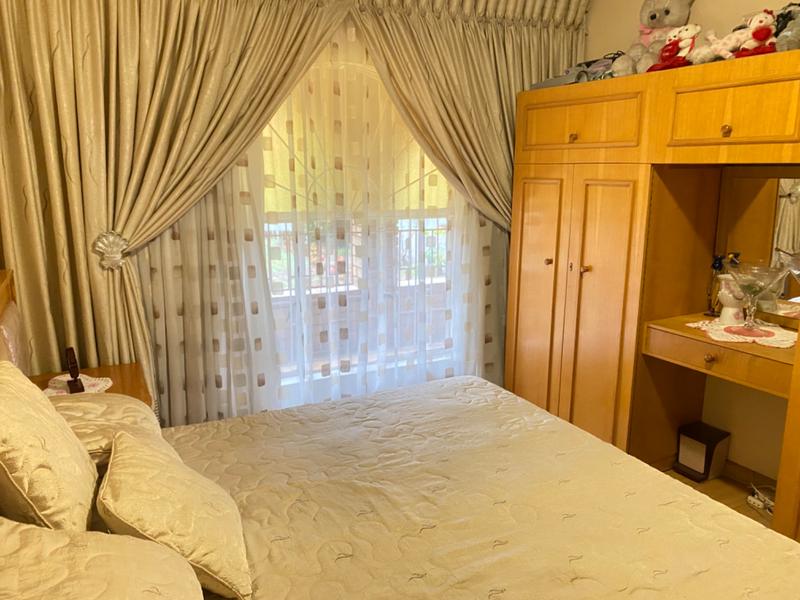 5 Bedroom Property for Sale in Laudium Gauteng