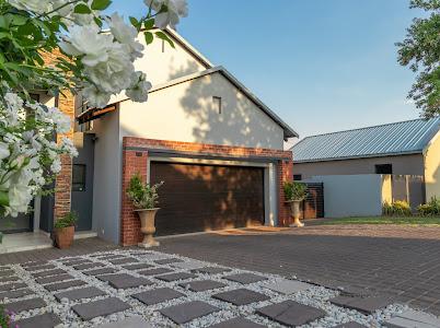 5 Bedroom Property for Sale in Copperleaf Estate Gauteng