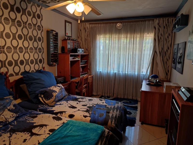 4 Bedroom Property for Sale in Lenasia Ext 5 Gauteng