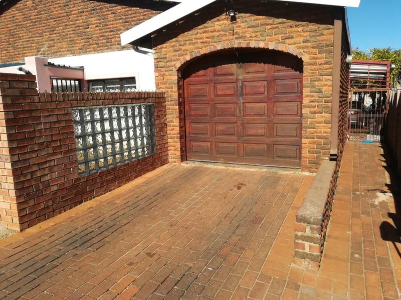 5 Bedroom Property for Sale in Lenasia Ext 6 Gauteng