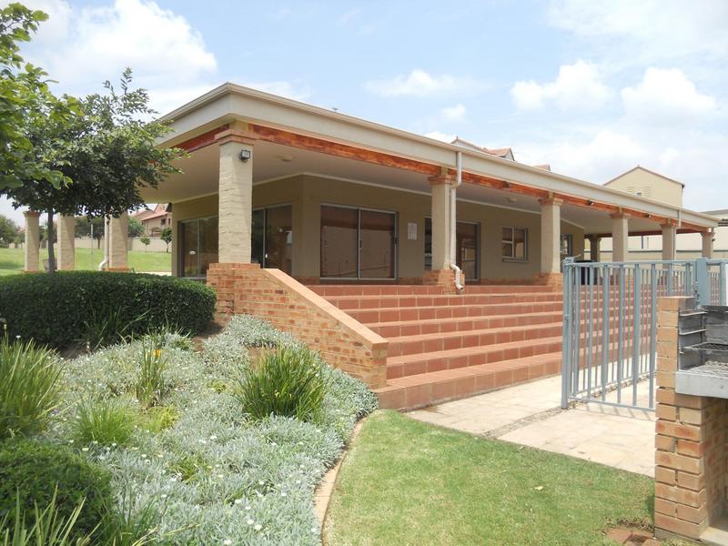 2 Bedroom Property for Sale in Leeuwenhof Estate Gauteng