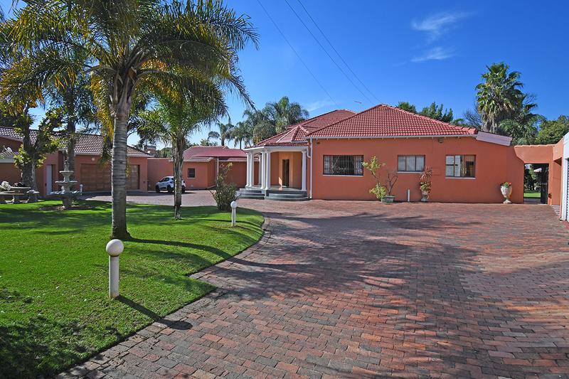 6 Bedroom Property for Sale in Lambton Gauteng