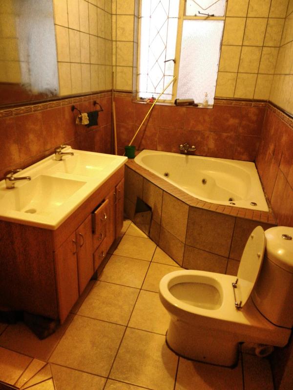 8 Bedroom Property for Sale in Bezuidenhout Valley Gauteng
